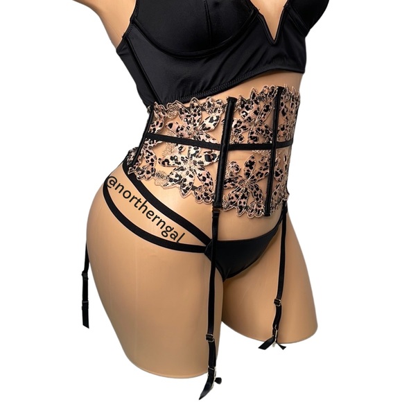 Victoria’s Secret Very Sexy Floral Embroidered Waist Cincher - Picture 9 of 12